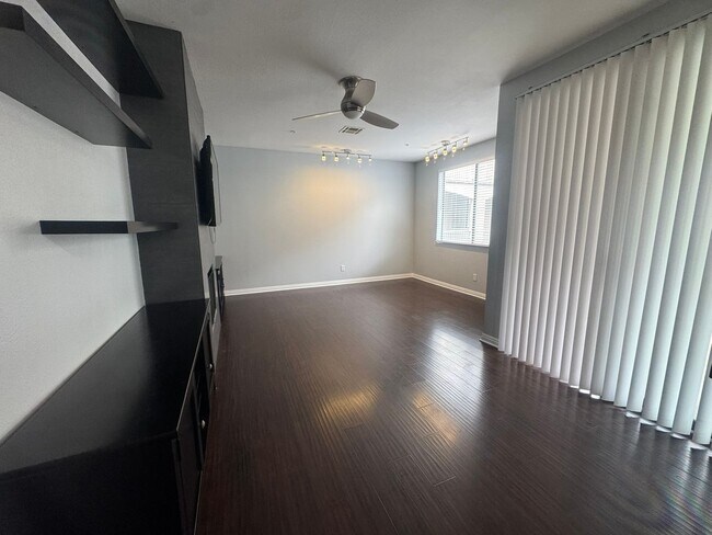 Building Photo - Renovated 1BR in Long Beach – New Appliances, Big Balcony, Steps from Downtown