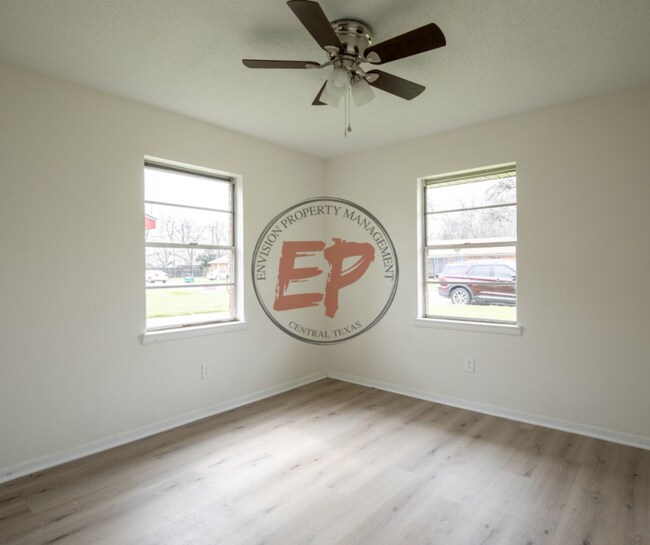 Building Photo - 117 Shirley Dr