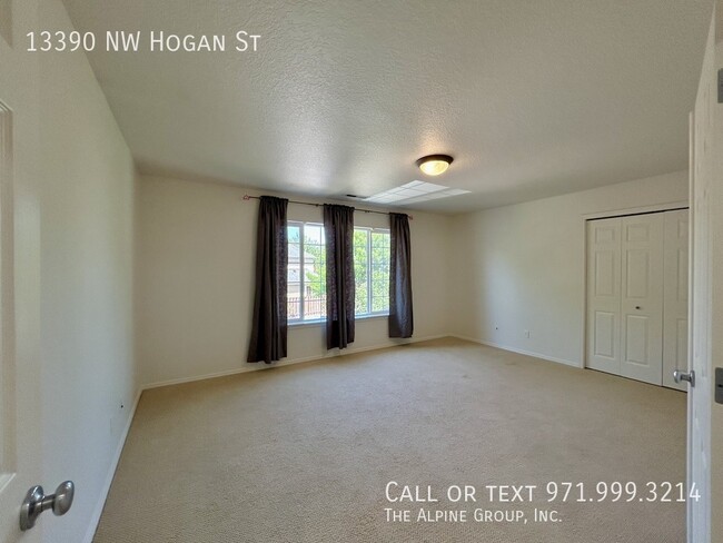 Building Photo - 13390 NW Hogan St