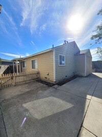 Building Photo - 32 O Neil Ct