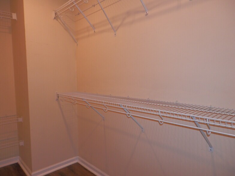 Building Photo - 3201 Bridlewood Dr