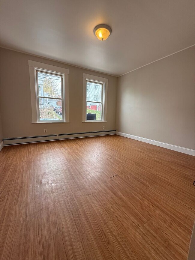 Building Photo - 206 Connors St