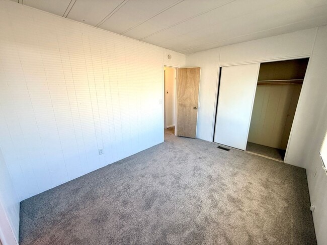 Building Photo - Newly Remodeled 2 Bedroom 2 Bathroom Home!- Available Now