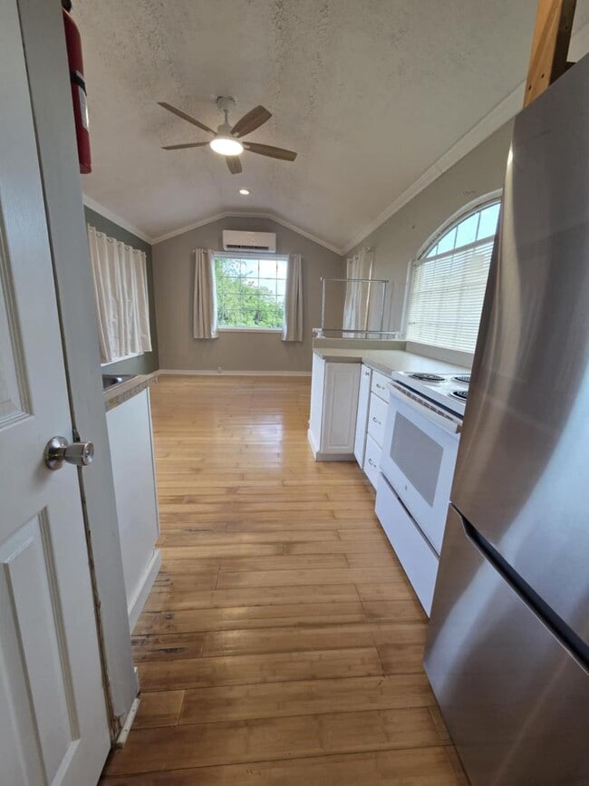 Primary Photo - 7339 Manns Dr