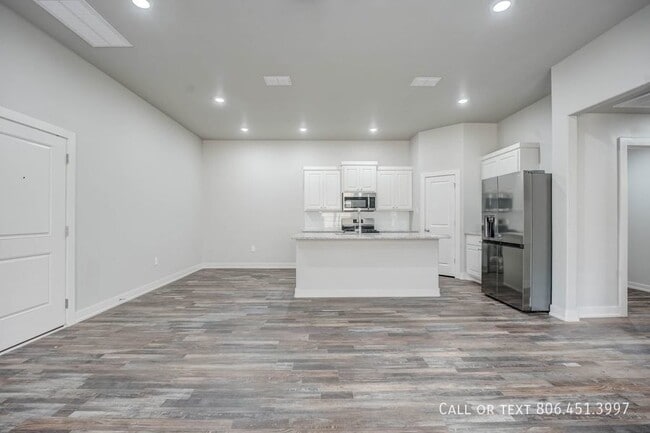 Building Photo - Gorgeous 3/2/2 in SW Lubbock