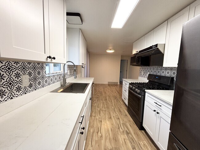 Building Photo - 11299 Woodhill Dr