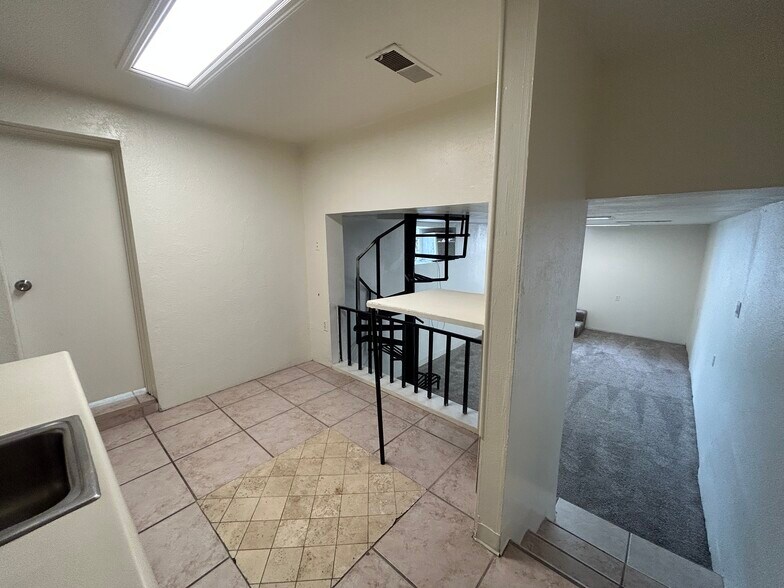 Building Photo - 3062 N 42nd Ave