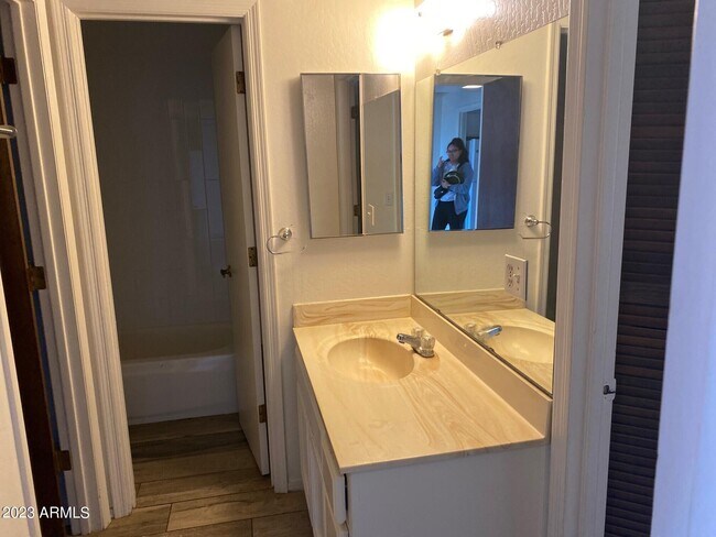 Building Photo - 4437 E Hubbell St