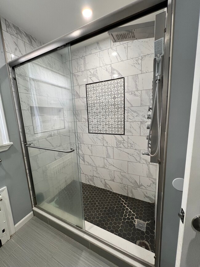 Building Photo - 72 Carlton St