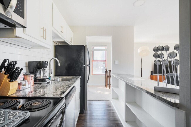 Building Photo - 615 N East St