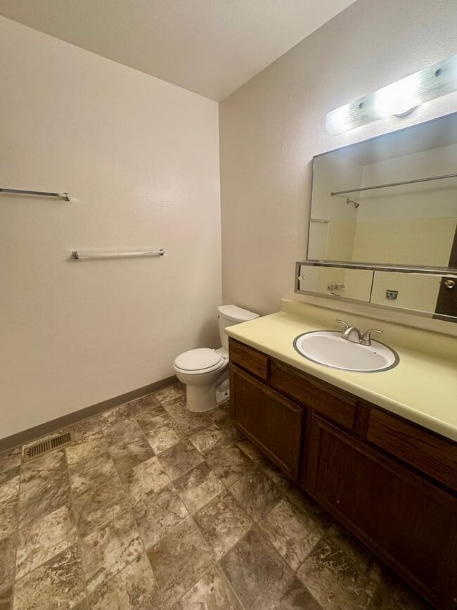 Building Photo - Vista Grande Terrace/4 Bedroom Home