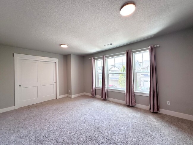 Building Photo - Beautiful Home in Desirable Monterey Estates – Happy Valley