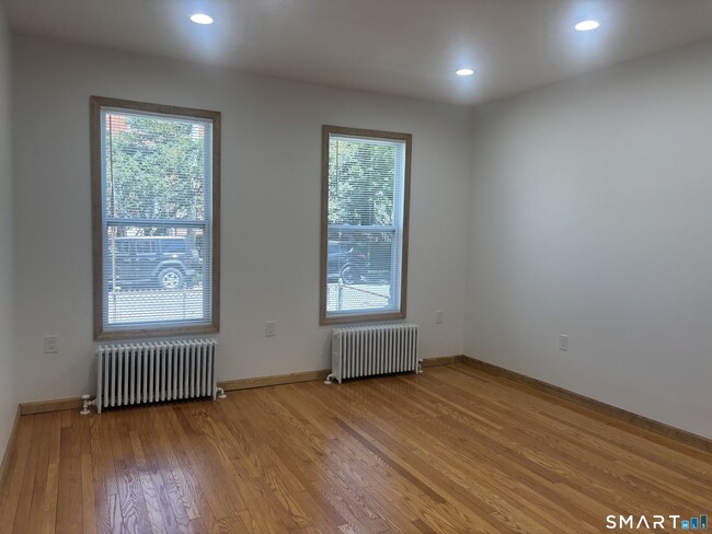 Building Photo - 28 Eld St