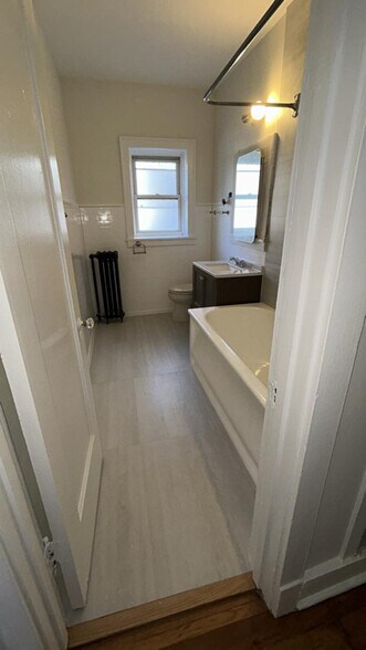 Building Photo - 1454 W Fargo Ave