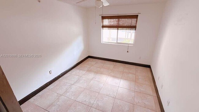 Building Photo - 470 S Park Rd
