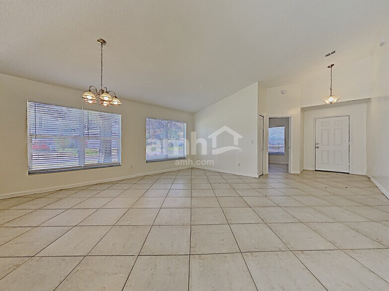 Building Photo - 16041 Bay Vista Dr