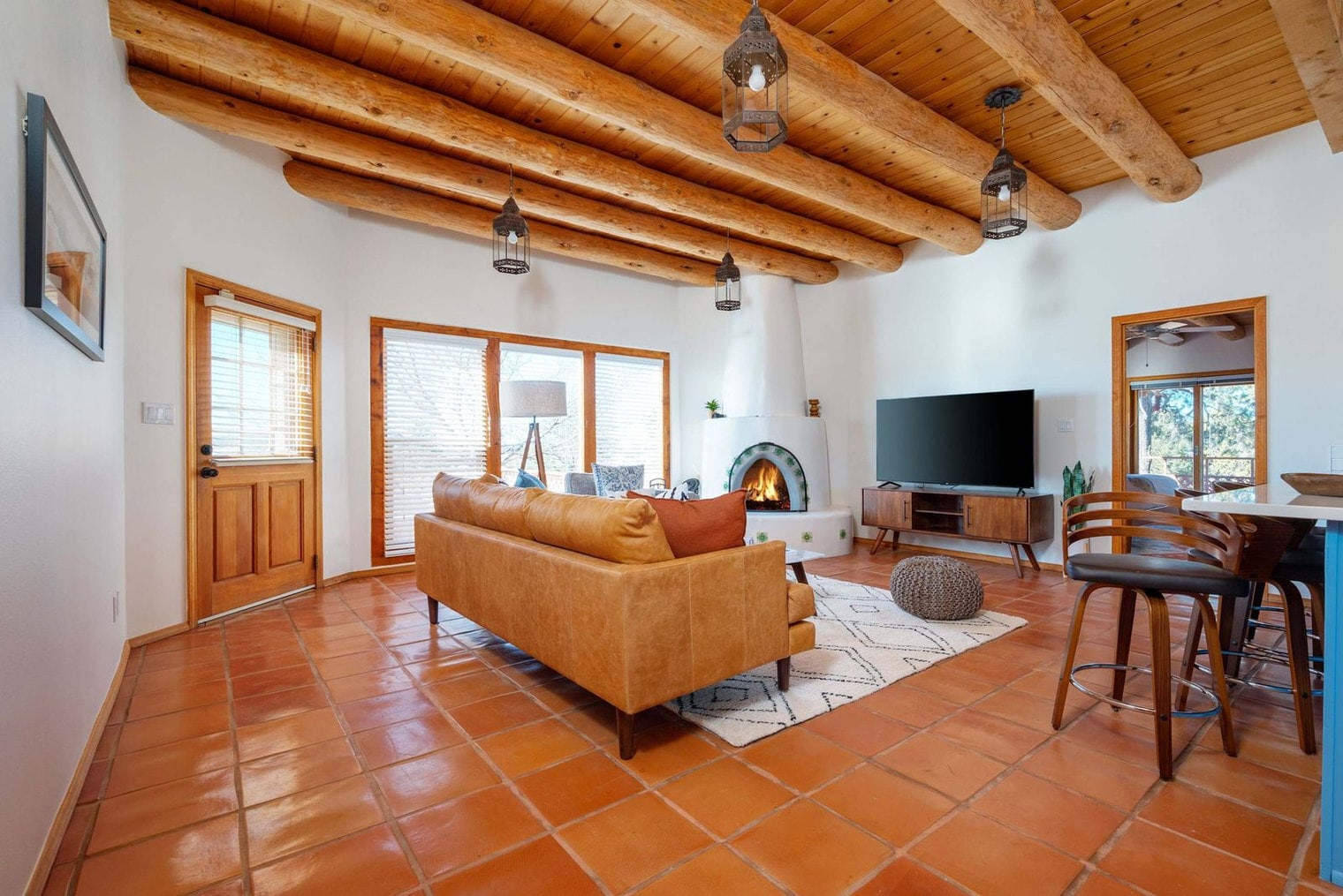 Building Photo - 6 Fonda Way