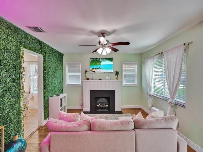 Building Photo - 615 SW 4th Ave