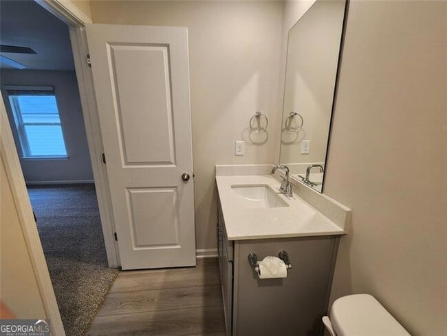 Building Photo - 235 Vly Oak Dr