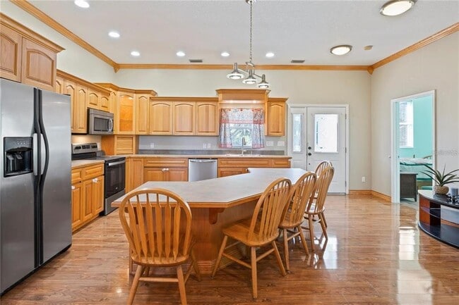 Building Photo - 6131 Central Ave