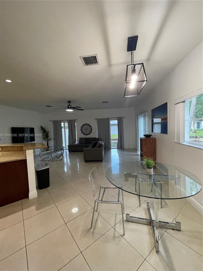 Building Photo - 3450 NW 17th Terrace