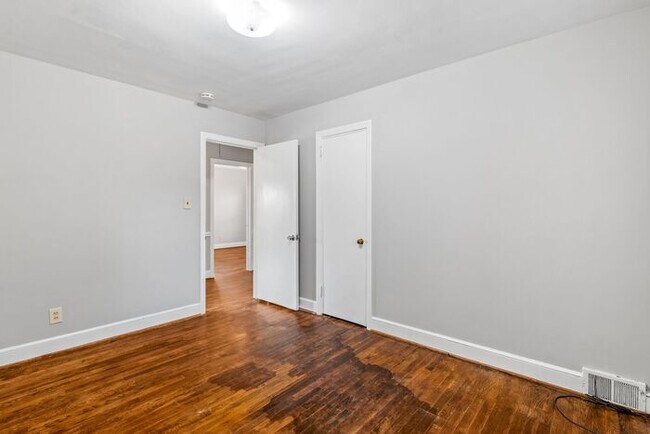 Building Photo - Adorable Brick Ranch Home in the Desirable Lindley Park Area! Updated, Hardwood Floors, Fenced!