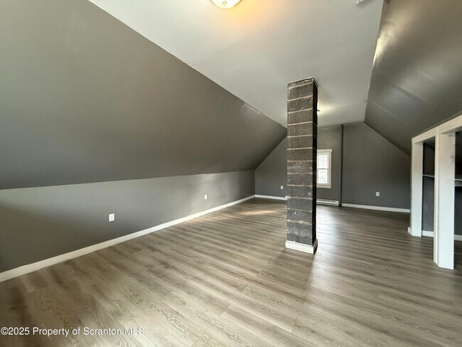 Building Photo - 2204 Golden Ave