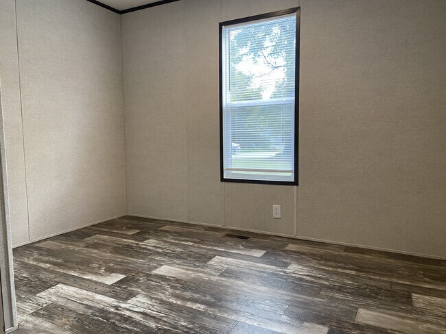 Building Photo - 124 N Pine St