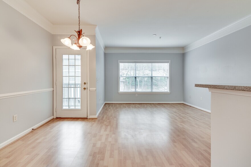 Building Photo - 2700 Pine Tree Rd NE