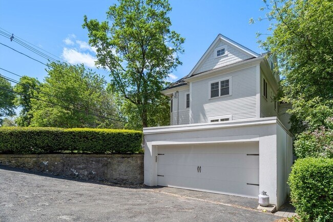Building Photo - 119 Charlesbank Rd