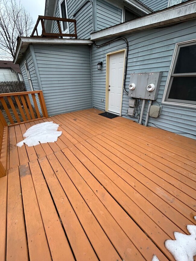 Primary Photo - 3 Bedroom 2 Bathroom Apartment Near Gundersen