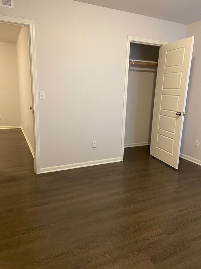 Building Photo - Modern Spring Hill Living | 3 Bed, 2.5 Bath Home with Loft, Open Floor Plan & Privacy Fence!