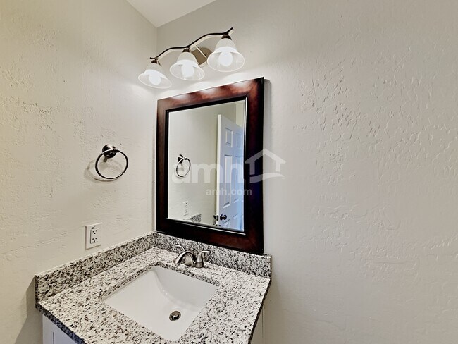 Building Photo - 11319 W Mariposa Dr