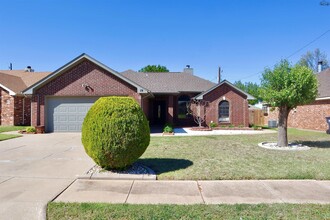 Building Photo - 19 Pilot Point Dr