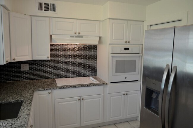 Building Photo - 451 Monterey Ave