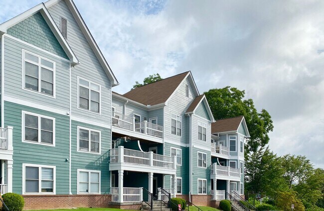 Building Photo - Laurel Station Condos #203 3BD/2BA $3150 PER MONTH includes 2 Assigned parking spaces! Move in 8/...