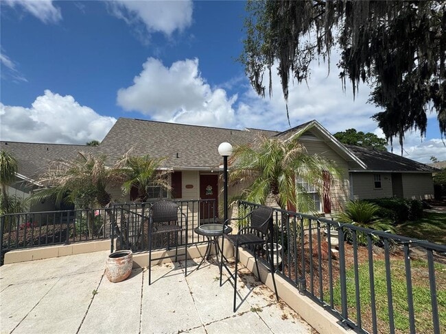 Building Photo - 1106 Villa Ln