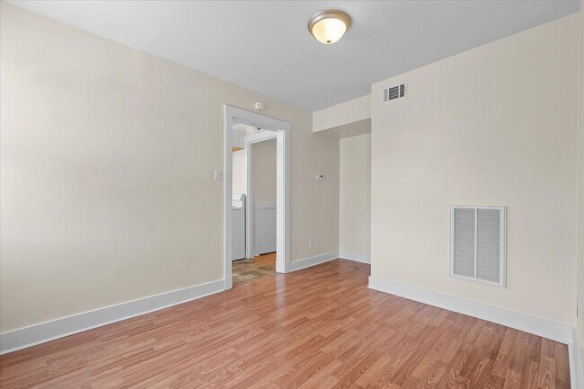 Building Photo - 915 Chartiers Ave