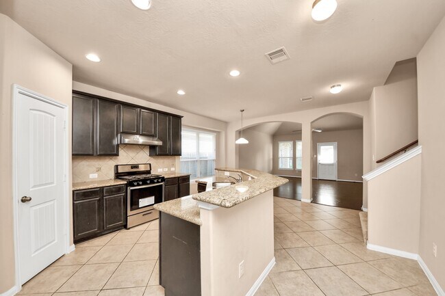 Building Photo - 3115 Lake Dr