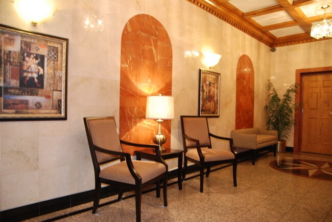 2738 N Pine Grove Ave Chicago Il Apartment Finder