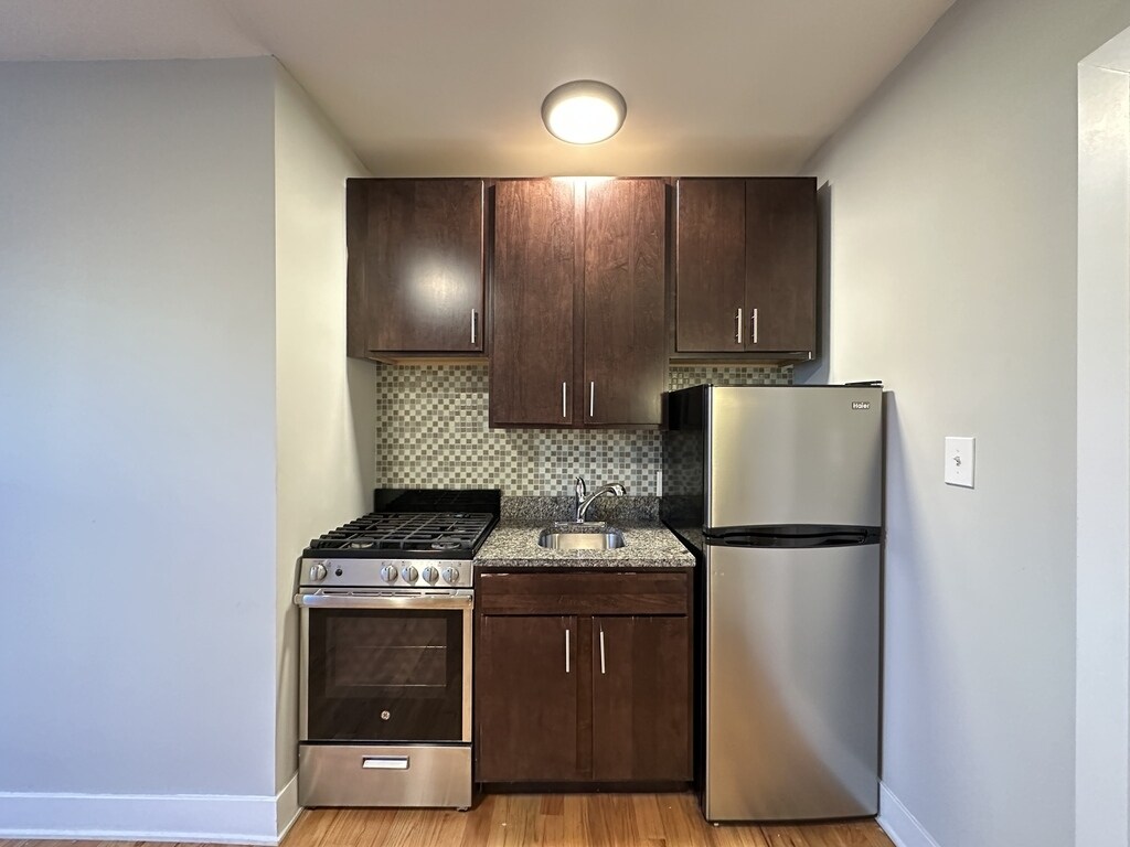 Building Photo - 4512 N Damen Ave