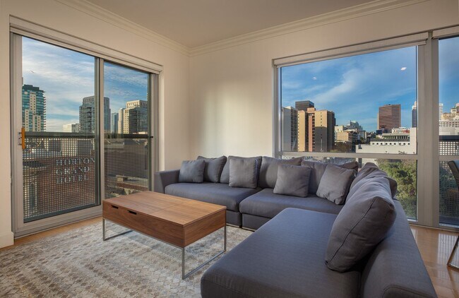 Building Photo - Stunning Corner Condo with City Views in the Heart of Gaslamp