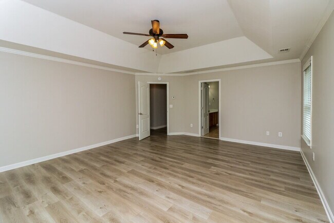 Building Photo - 2001 Creek Pointe Way