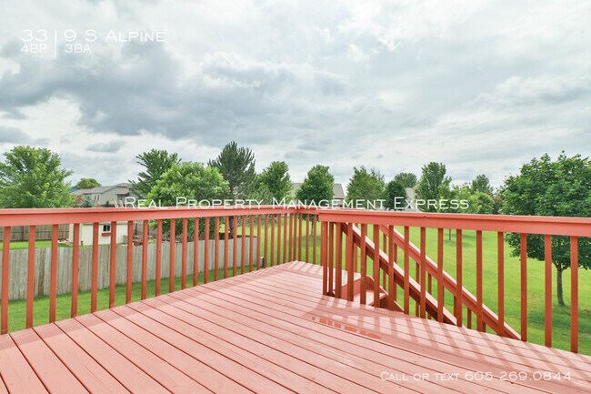 Building Photo - Perfect 4 bedroom 3 bathroom home 2200 sq ft!