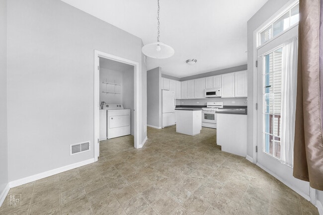 Building Photo - 1579 W Turtle Creek Ln