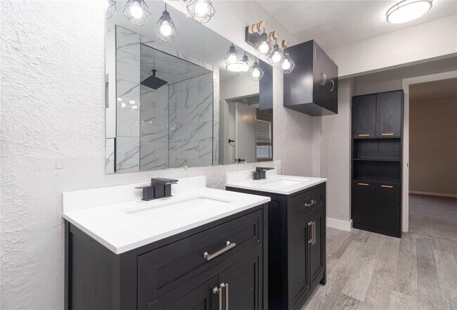 Building Photo - 4035 Almond Lake Dr