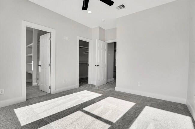 Building Photo - 805 Granville Dr