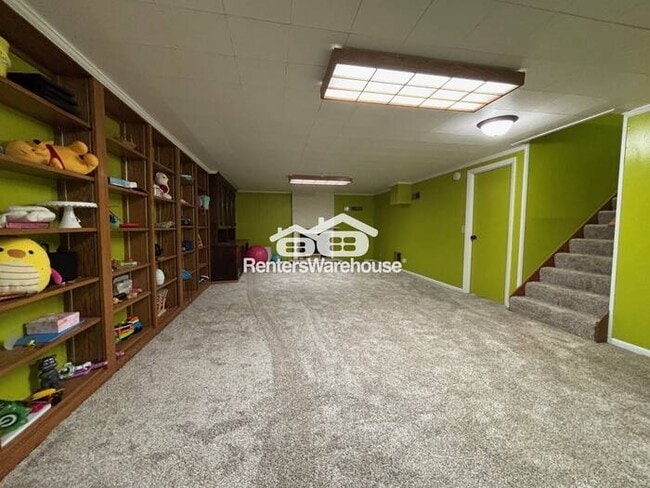 Building Photo - Available now is a bold vibrant 3 bed 2 ba...