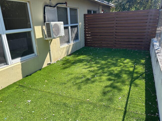 Building Photo - 709 8th St