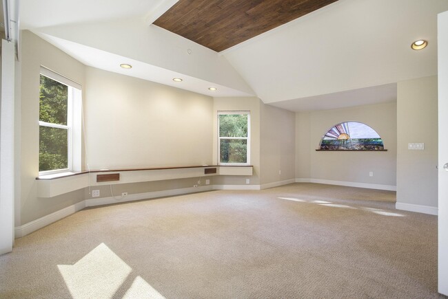 Building Photo - 3 Blackhawk Club Ct